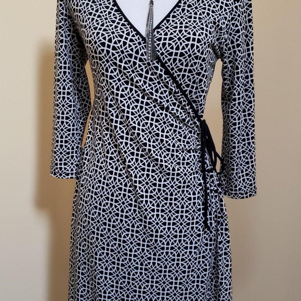 Geometric pattern wrap-around dress~